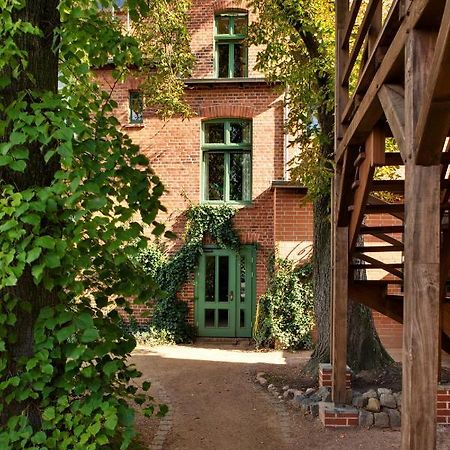 Gasthaus und Pension Zum Hauenden Schwein Wörlitz Exterior foto