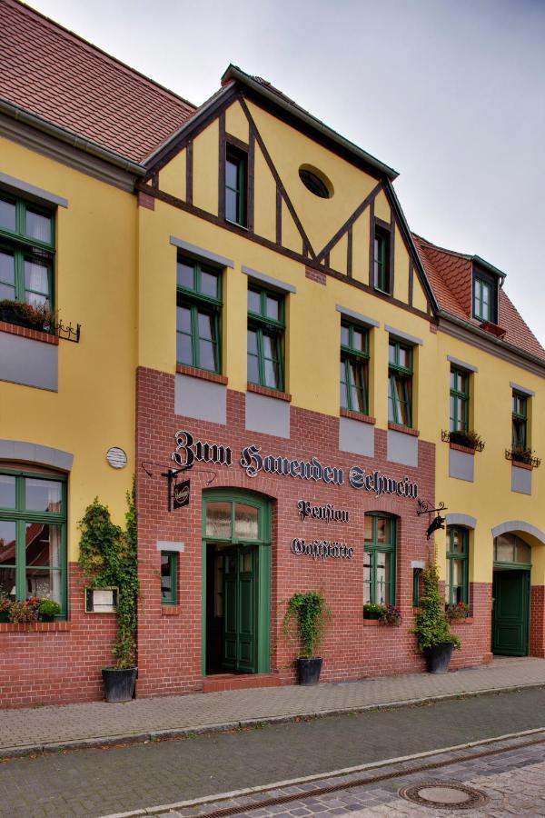 Gasthaus und Pension Zum Hauenden Schwein Wörlitz Exterior foto